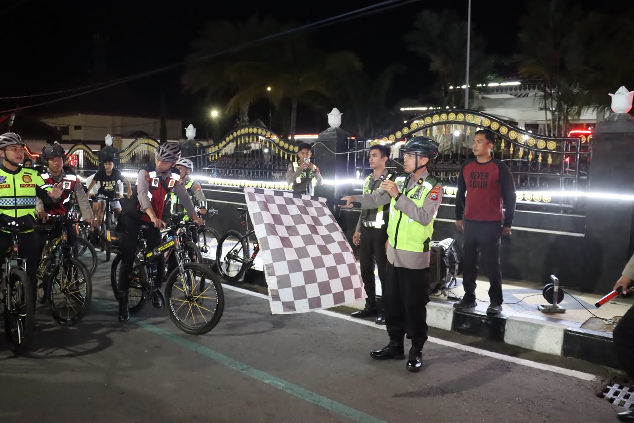 Polres Magetan Bersama Komunitas Gowes Malam Kampanyekan Kota Aman dan Tertib
