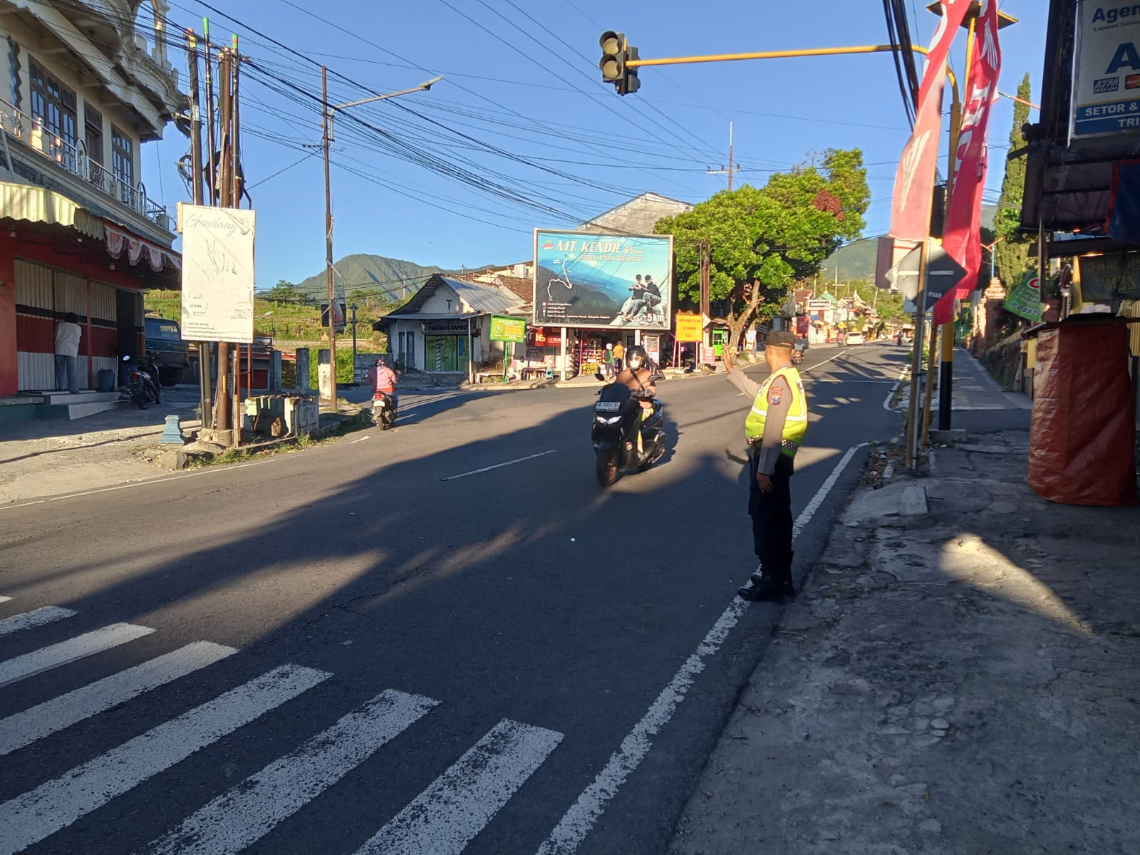 wujudkan Kamseltibcarlantas dijalan, Polsek Plaosan Laksanakan Pam Rawan Pagi di titik titik rawan laka