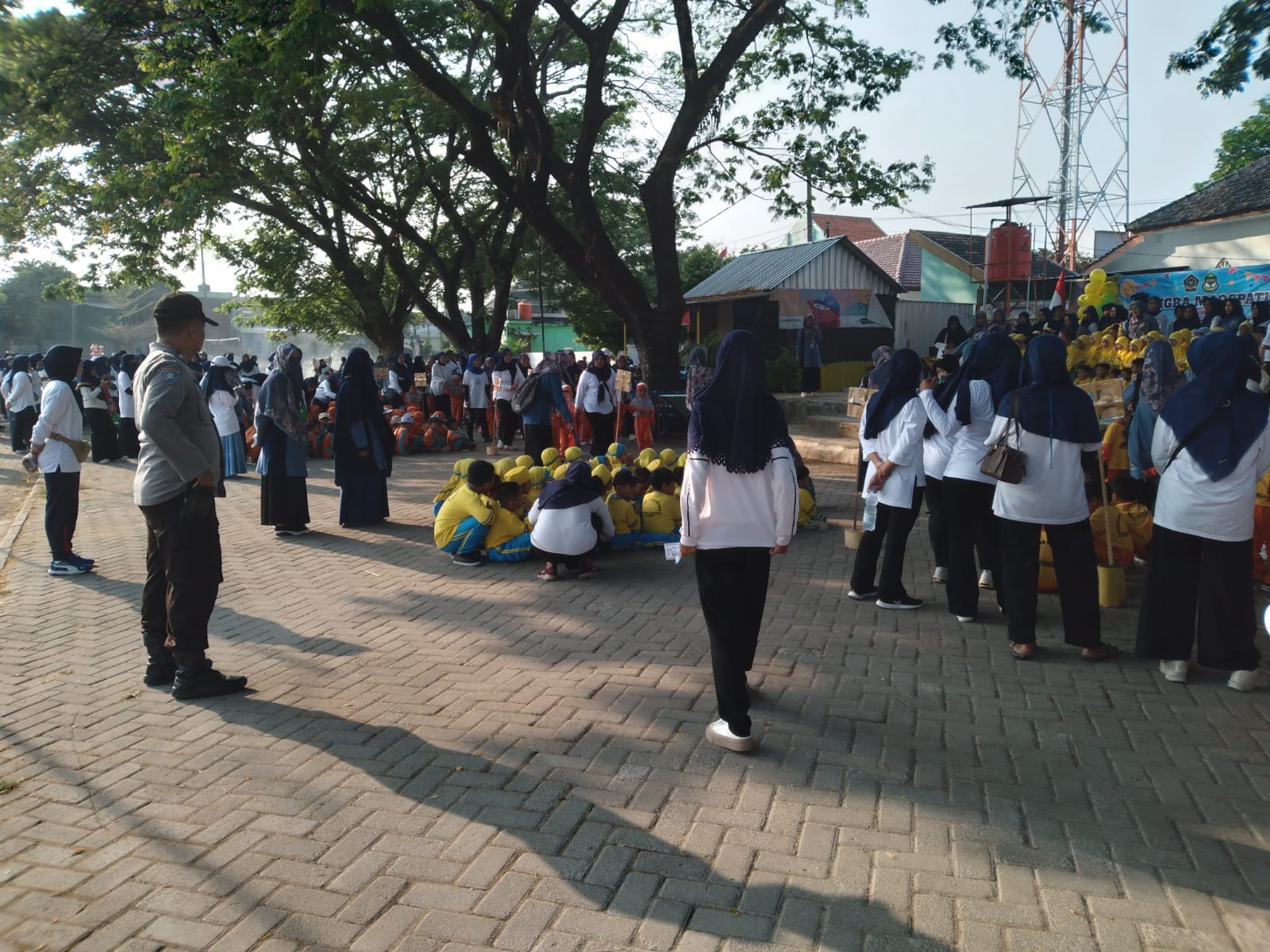 Bhabinkamtibmas Desa Gulun Hadiri dan Monitoring Kegiatan Senam Bersama dalam Rangka Hari Anak Nasional