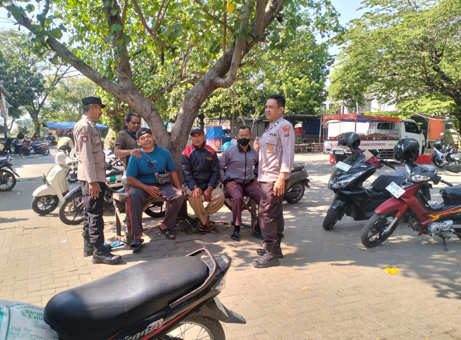 Patroli Harkamtibmas Polsek Parang Polres Magetan Polda Jawa Timur Intensifkan Pencegahan Kriminalitas dan Edukasi Karhutla, Warga Diajak Aktif Jaga Keamanan Lingkungan