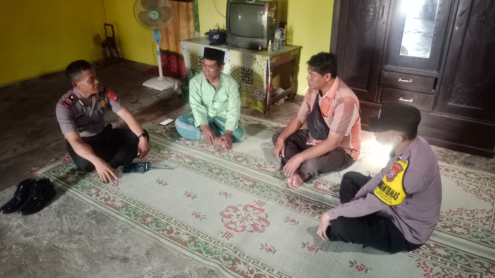 Kapolsek Kartoharjo Perkuat Sinergi Kamtibmas Melalui Silaturahmi dengan Tokoh Masyarakat dan Sesepuh PSHW di Sukowidi