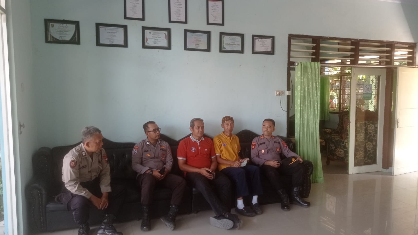 KAPOLSEK PARANG POLRES MAGETAN POLDA JAWA TIMUR JALIN SILATURAHMI DENGAN SMAN 1 PARANG, PERKUAT SINERGI DAN SIAPKAN SOSIALISASI TERTIB BERLALU LINTAS BAGI PELAJAR