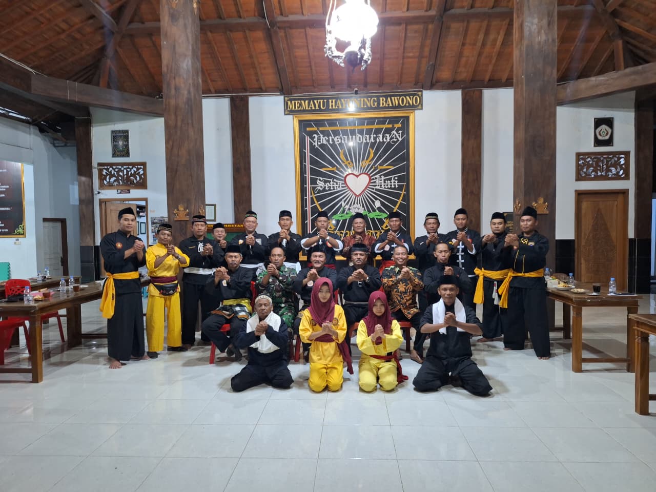 Kapolsek Lembeyan bersama Forkopimca Lembeyan hadiri kegiatan Pengukuhan Pengurus IPSI Kecamatan Lembeyan Masa Bakti Tahun 2026 - 2030