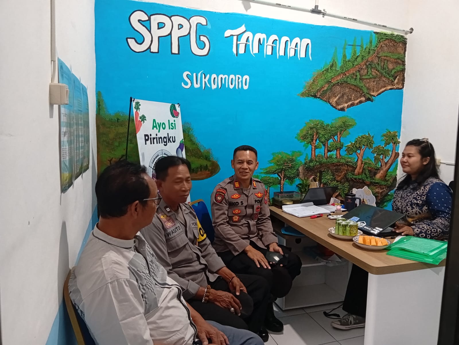 Jalin Silaturahmi, Kapolsek Sukomoro Sambangi Pemilik SPPG Desa Tamanan