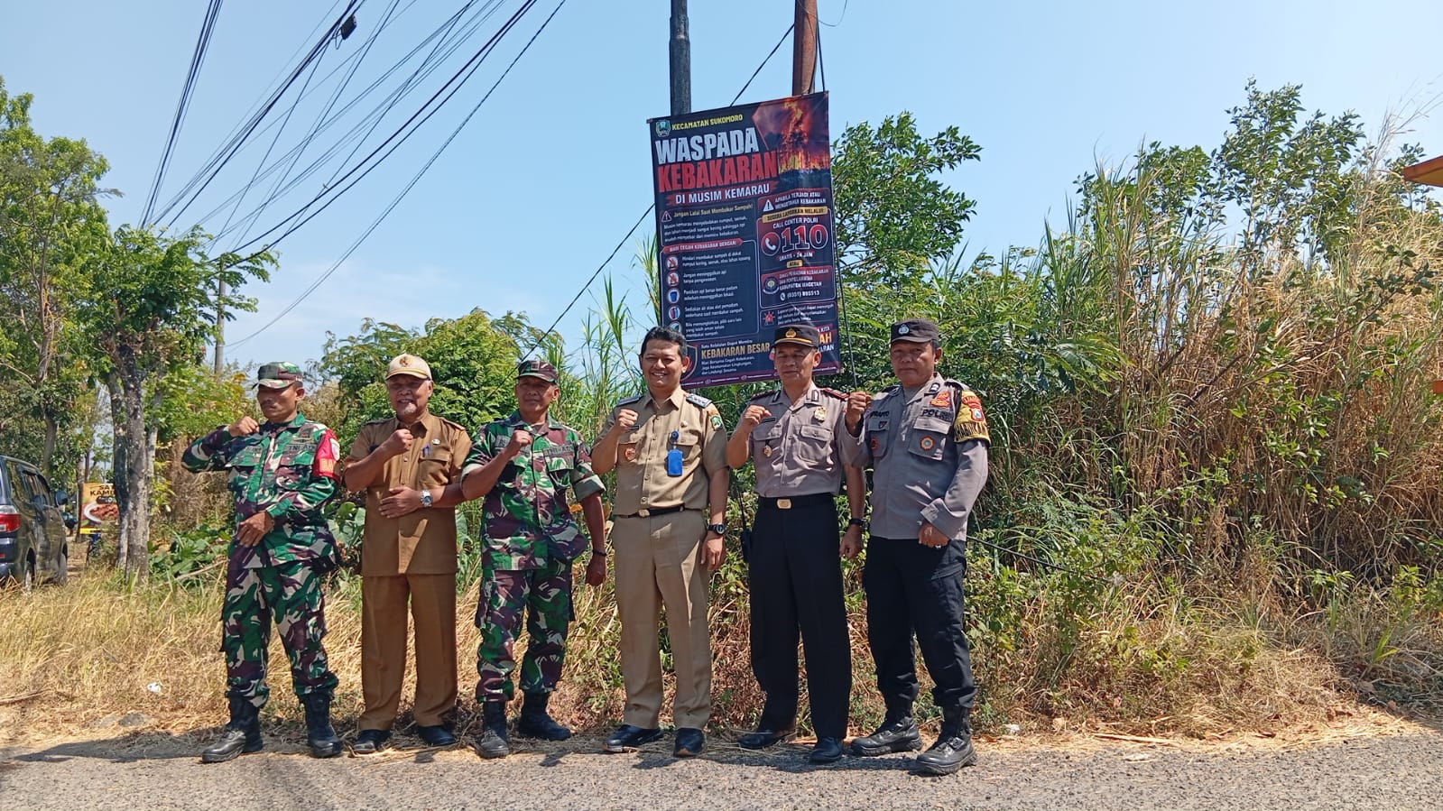 Kapolsek Sukomoro Bersama Forkopimca Pasang Banner Imbauan Waspada Kebakaran di Musim Kemarau