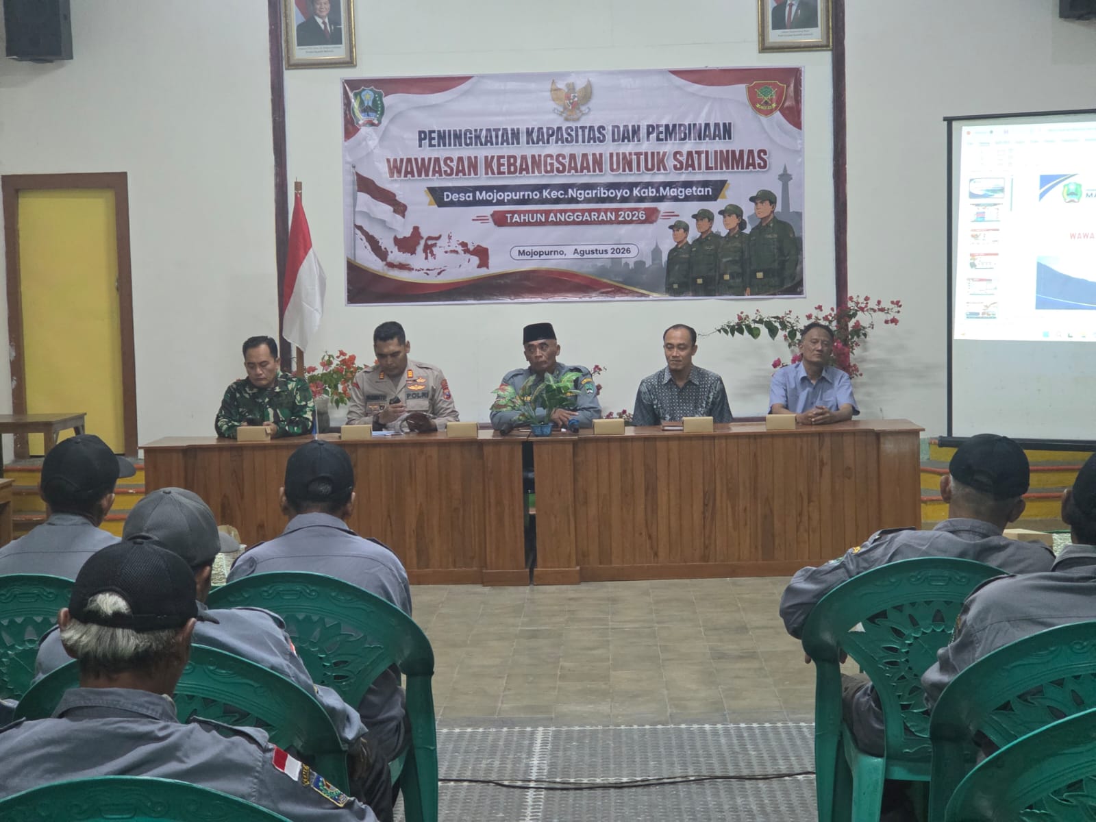 Kapolsek Ngariboyo Berikan Pembinaan Wawasan Kebangsaan kepada Satlinmas Desa Mojopurno