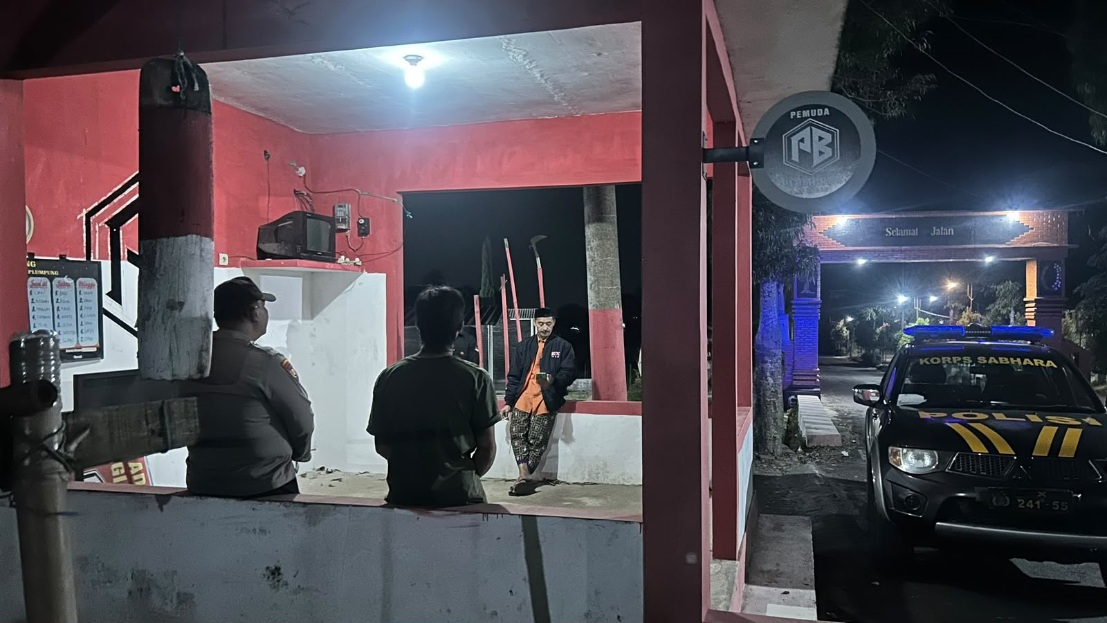 Sebagai Wujud sinergitas Polisi dan masyarakat dalam menjaga Kamtibmas, Anggota Polsek Plaosan Sambang Pos Kamling