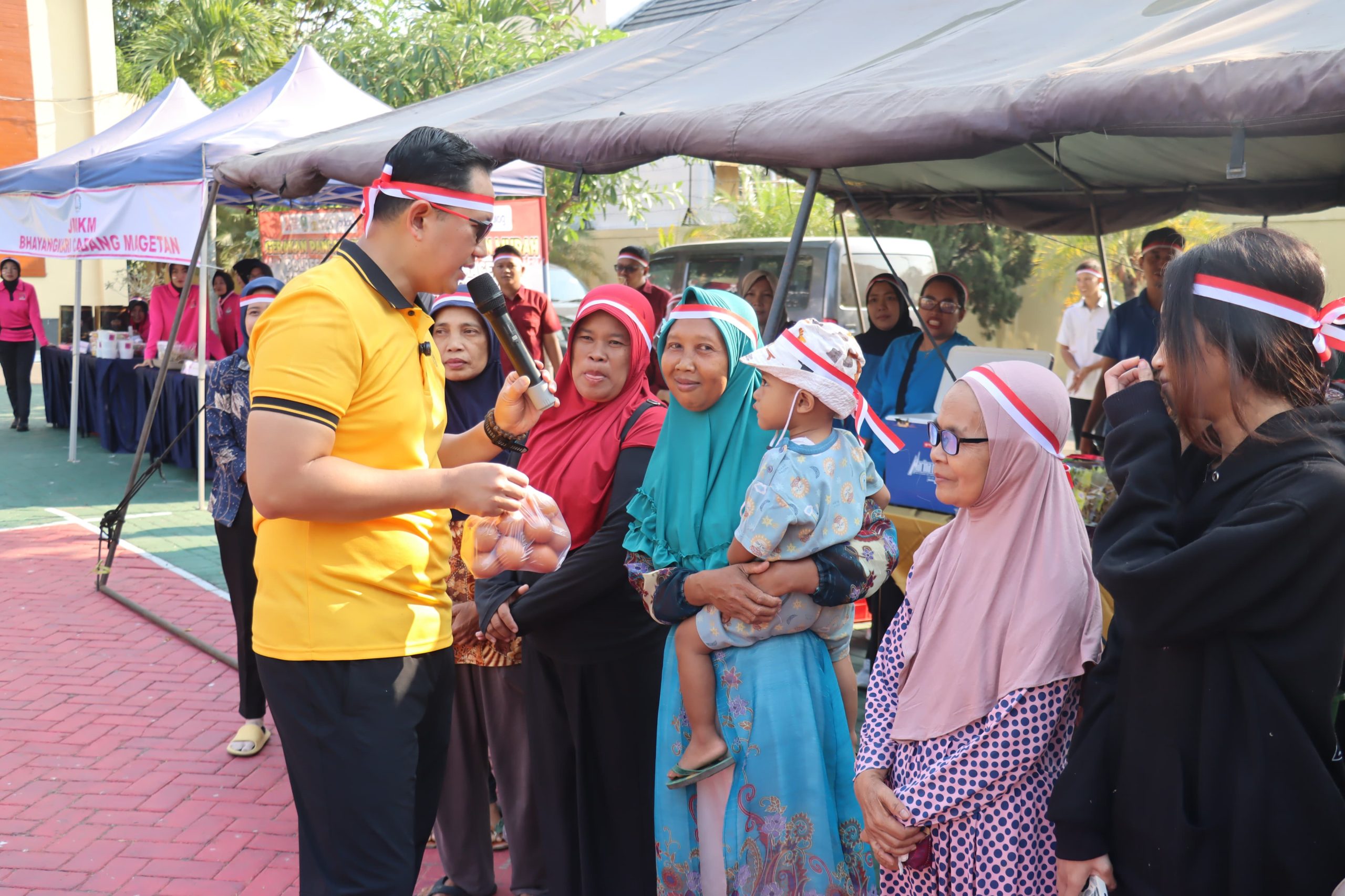 Semarak HUT RI ke-81, Polres Magetan Gelar Bansos dan Gerakan Pangan Murah, Bantu Warga Penuhi Kebutuhan Pokok