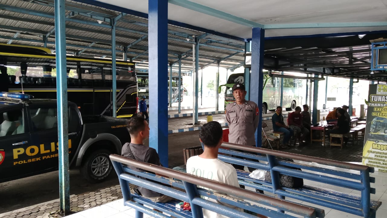 Polsek Panekan Laksanakan Patroli ke Terminal serta Berikan Himbauan Kamtibmas kepada Pengguna Jasa Angkutan