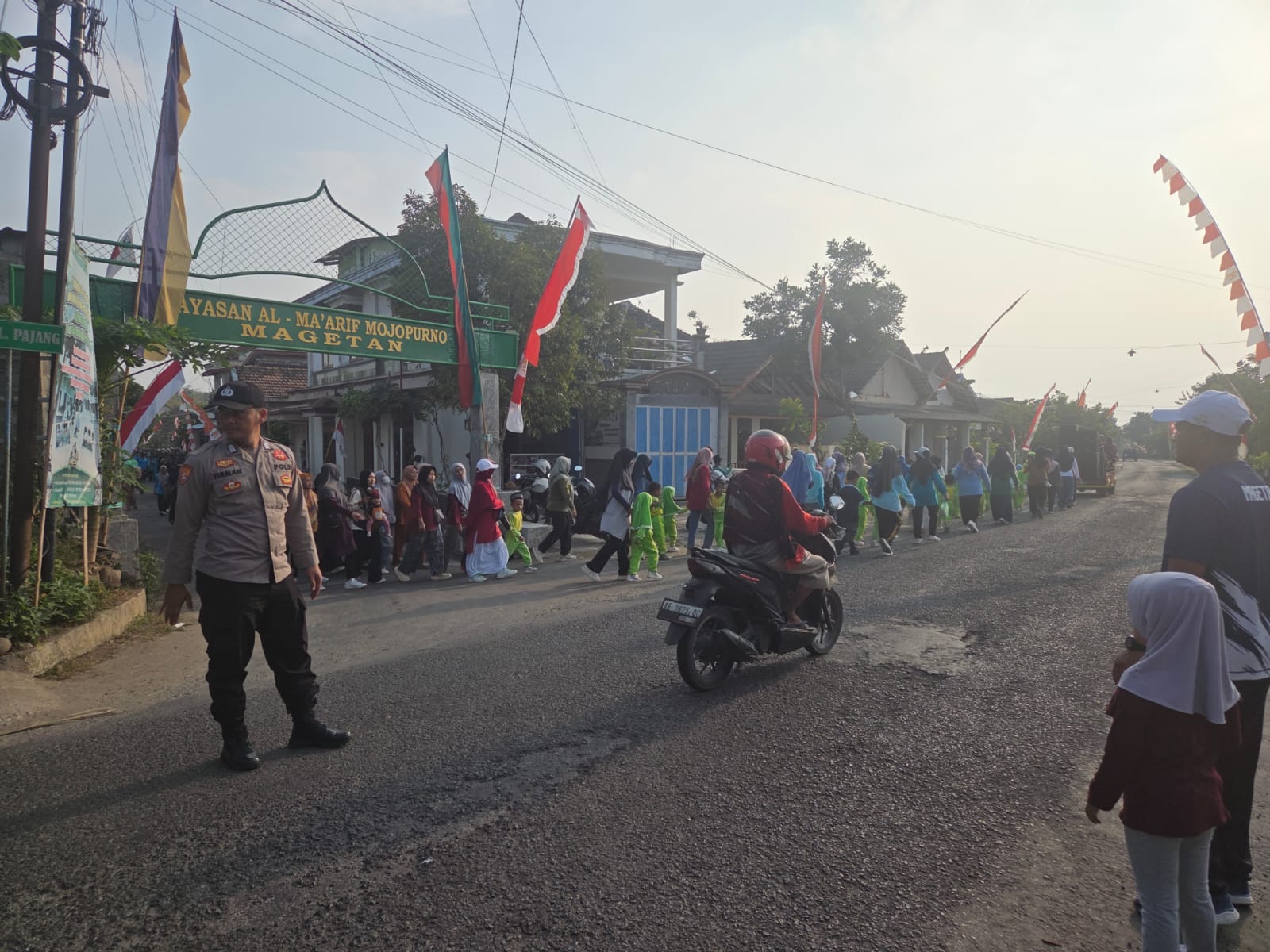 Polsek ngariboyo Pengamanan Jalan Santai Yayasan Al Ma’arif Mojopurno