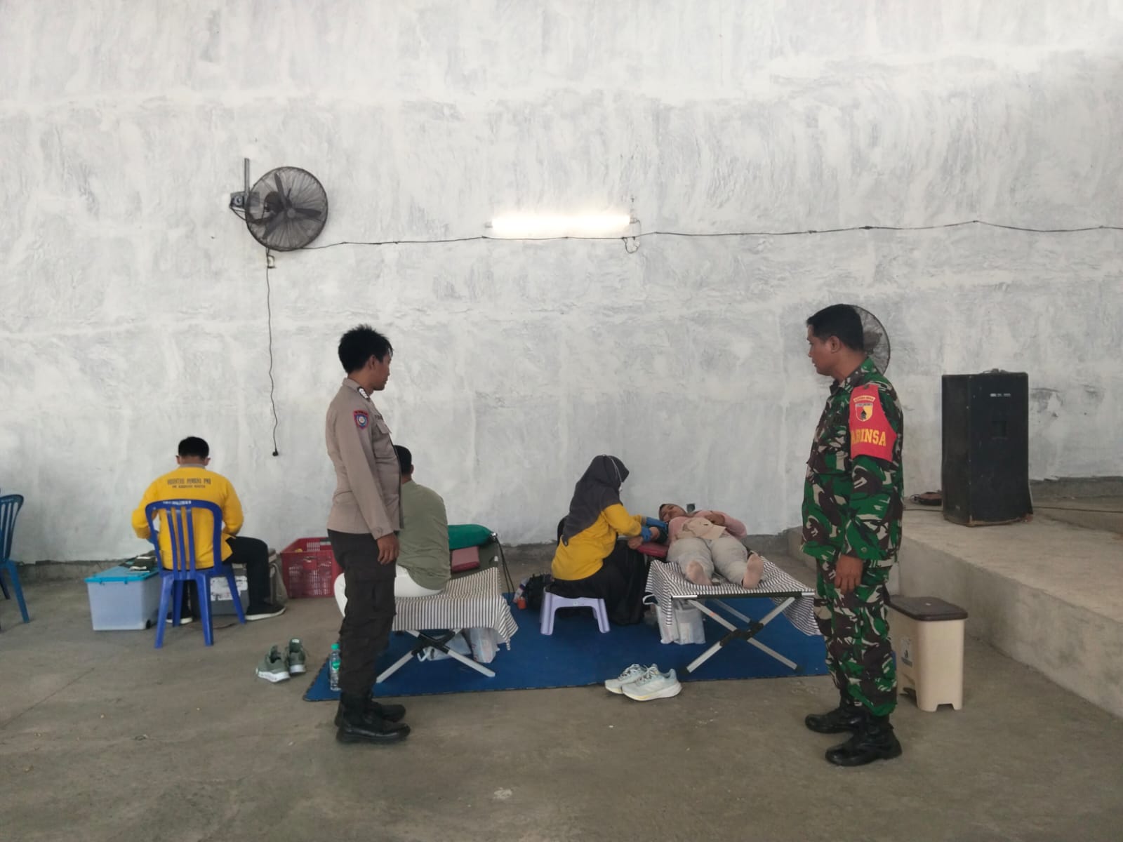 Bhabinkamtibmas Desa Malang Laksanakan Pengamanan dan Monitoring Jalan Santai serta Donor Darah dalam Rangka HUT RI ke-81