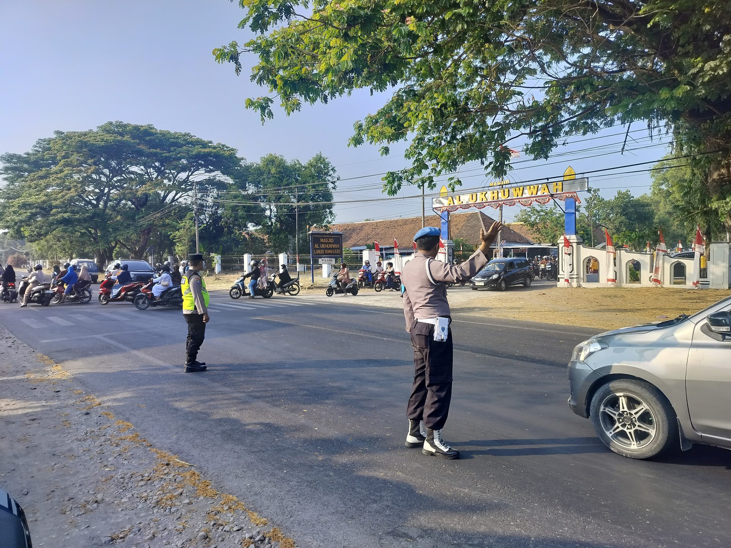 Personel Polsek Maospati Laksanakan Pengamanan Pengajian Rutin Ahad Pagi di Masjid Al Ukhuwah Lanud Iswahjudi