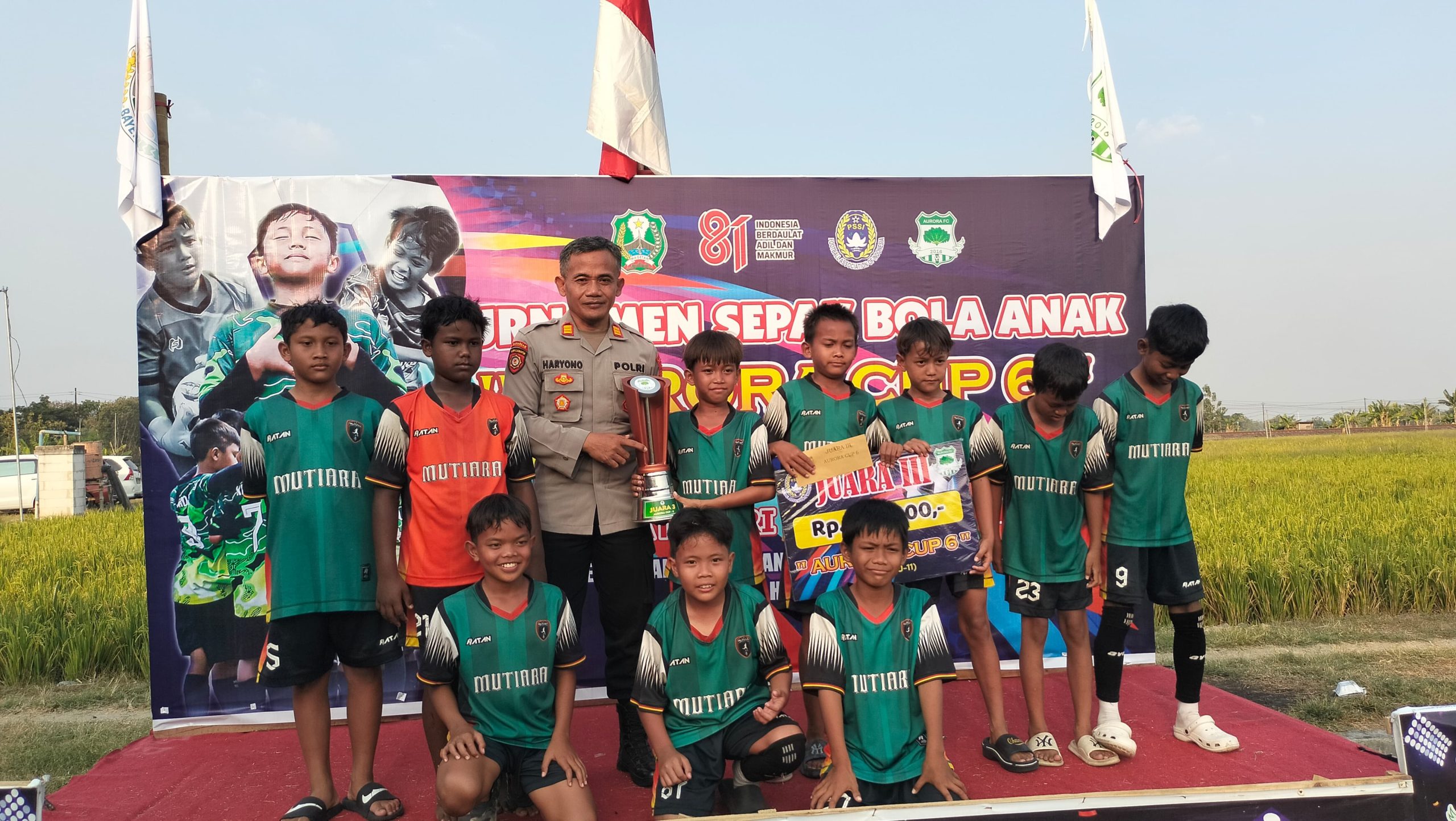 Kapolsek Kartoharjo Pimpin Pengamanan dan Monitoring Turnamen Sepak Bola Anak di Desa Bayemtaman
