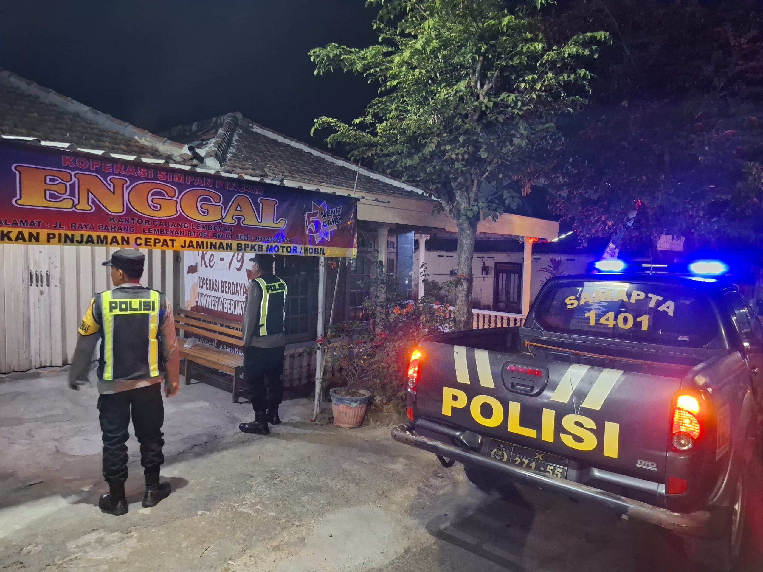 personil Polsek Lembeyan laksanakan patroli di KSP Enggal Lembeyan cegah tindak kriminalitas