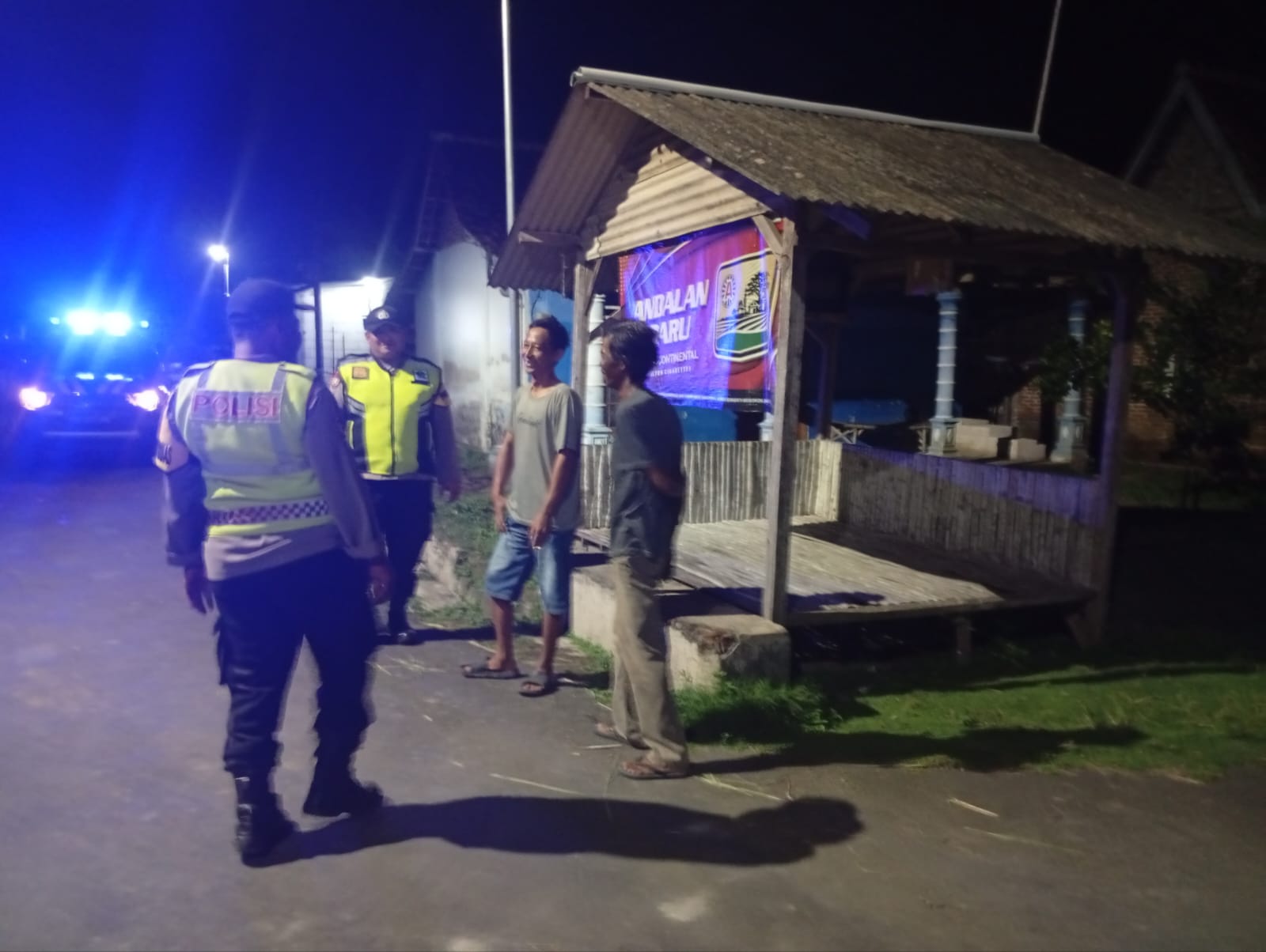 Patroli Sambang Pos Kamling, Polsek Kartoharjo Ajak Warga Tingkatkan Kewaspadaan Jaga Kamtibmas