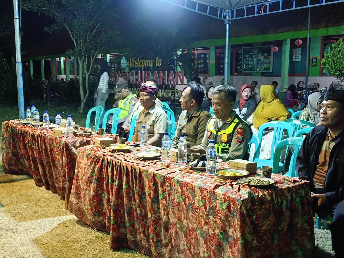 Kapolsek Kartoharjo Pimpin Pengamanan Hiburan Campursari HUT RI ke-81 di Desa Klurahan