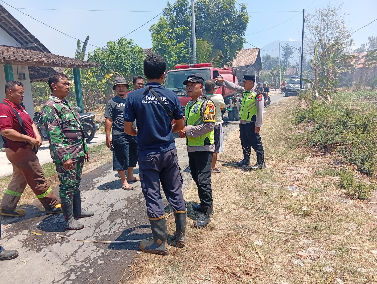 Sinergitas TNI-Polri dan Damkar Tangani Kebakaran Lahan Tebu
