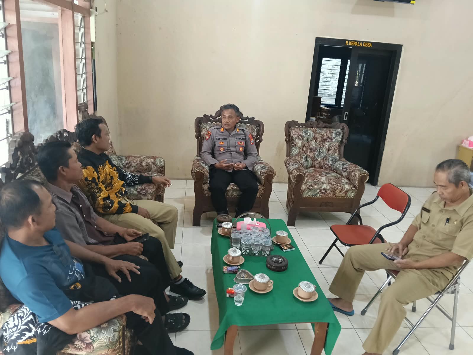 Kapolsek Kartoharjo Koordinasi dengan Panitia Pengisian Perangkat Desa Karangmojo, Wujudkan Rekrutmen Transparan dan Kondusif