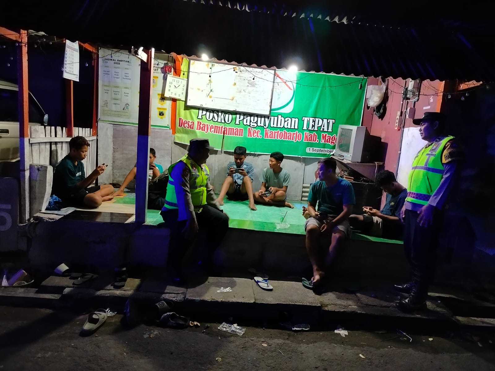 Patroli Dialogis di Poskamling Desa Bayemtaman, Polsek Kartoharjo Ajak Warga Jaga Harkamtibmas