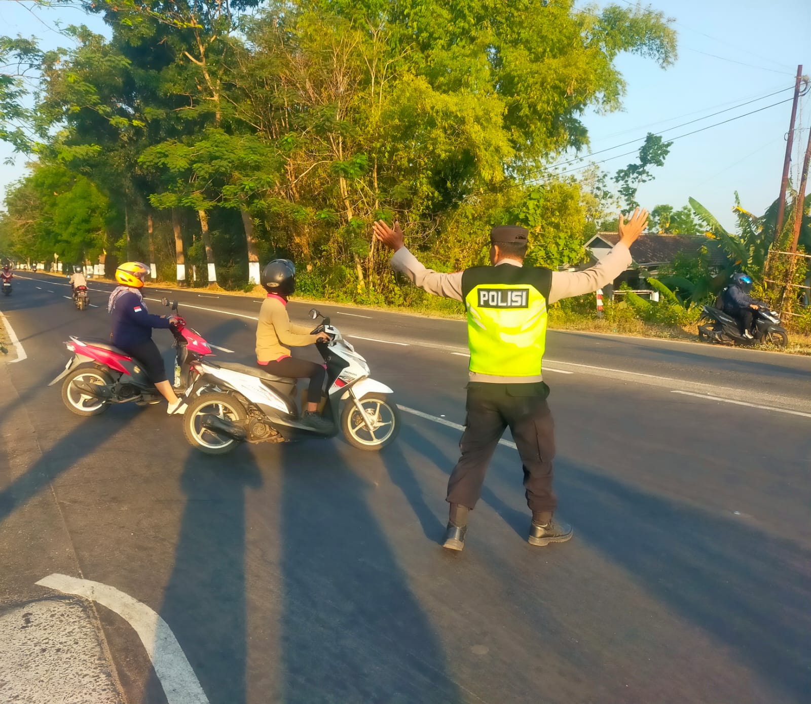 Anggota Polsek Sukomoro Laksanakan PAM Rawan Pagi, Wujudkan Kamseltibcarlantas