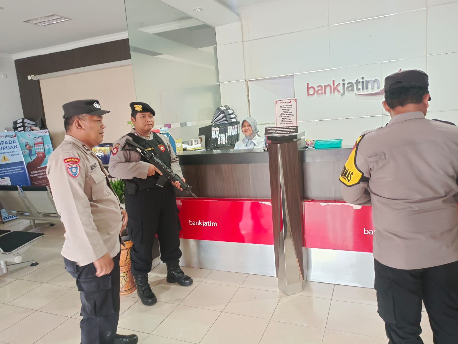 Patroli Siang Hari Polsek Parang Polres Magetan Polda Jawa Timur Perkuat Kehadiran Polisi di Tengah Aktivitas Masyarakat