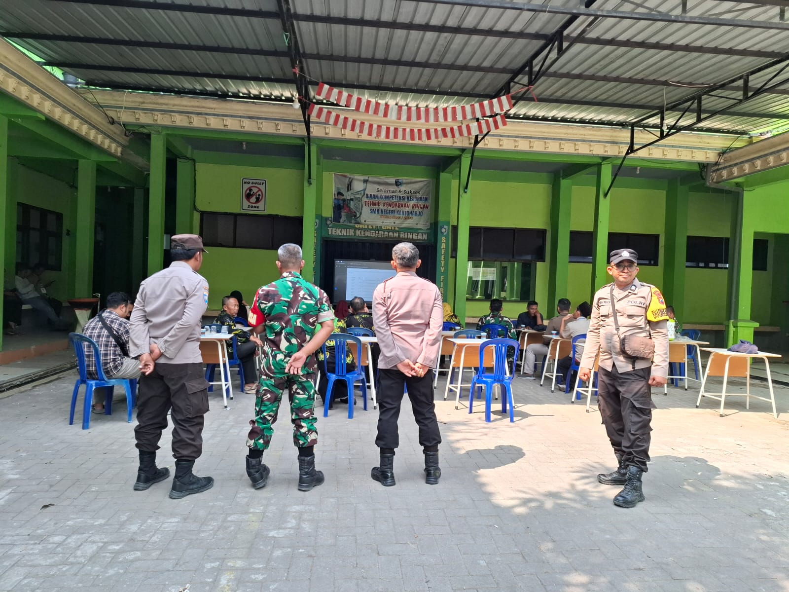 Kapolsek Kartoharjo Monitoring dan Amankan Tes Tulis CAT Pengisian Perangkat Desa Kartoharjo