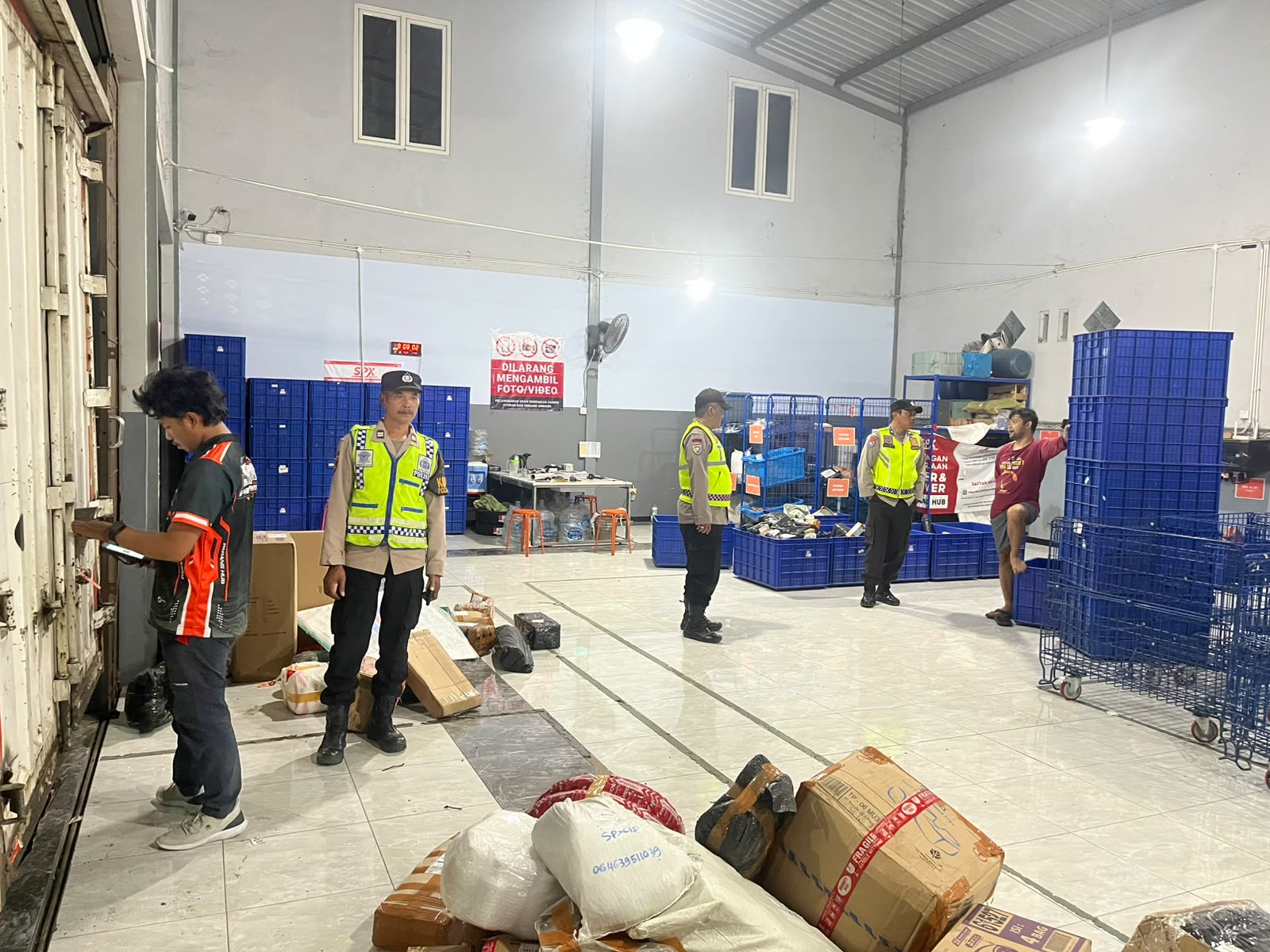 Patroli Malam Polsek Parang Polres Magetan Polda Jawa Timur Sisir Titik Aktivitas Warga, Perkuat Rasa Aman di Wilayah Hukum Parang