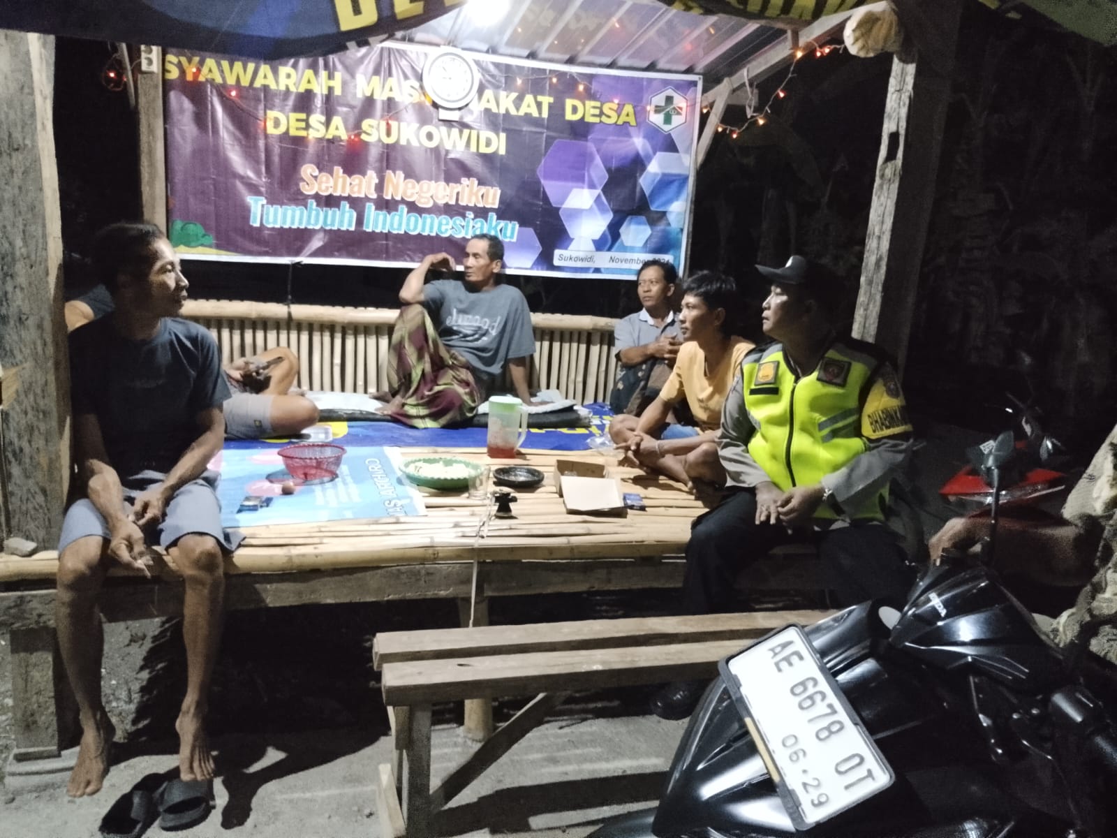 Patroli Sambang Pos Kamling, Polsek Kartoharjo Ajak Warga Tingkatkan Kewaspadaan Jaga Kamtibmas