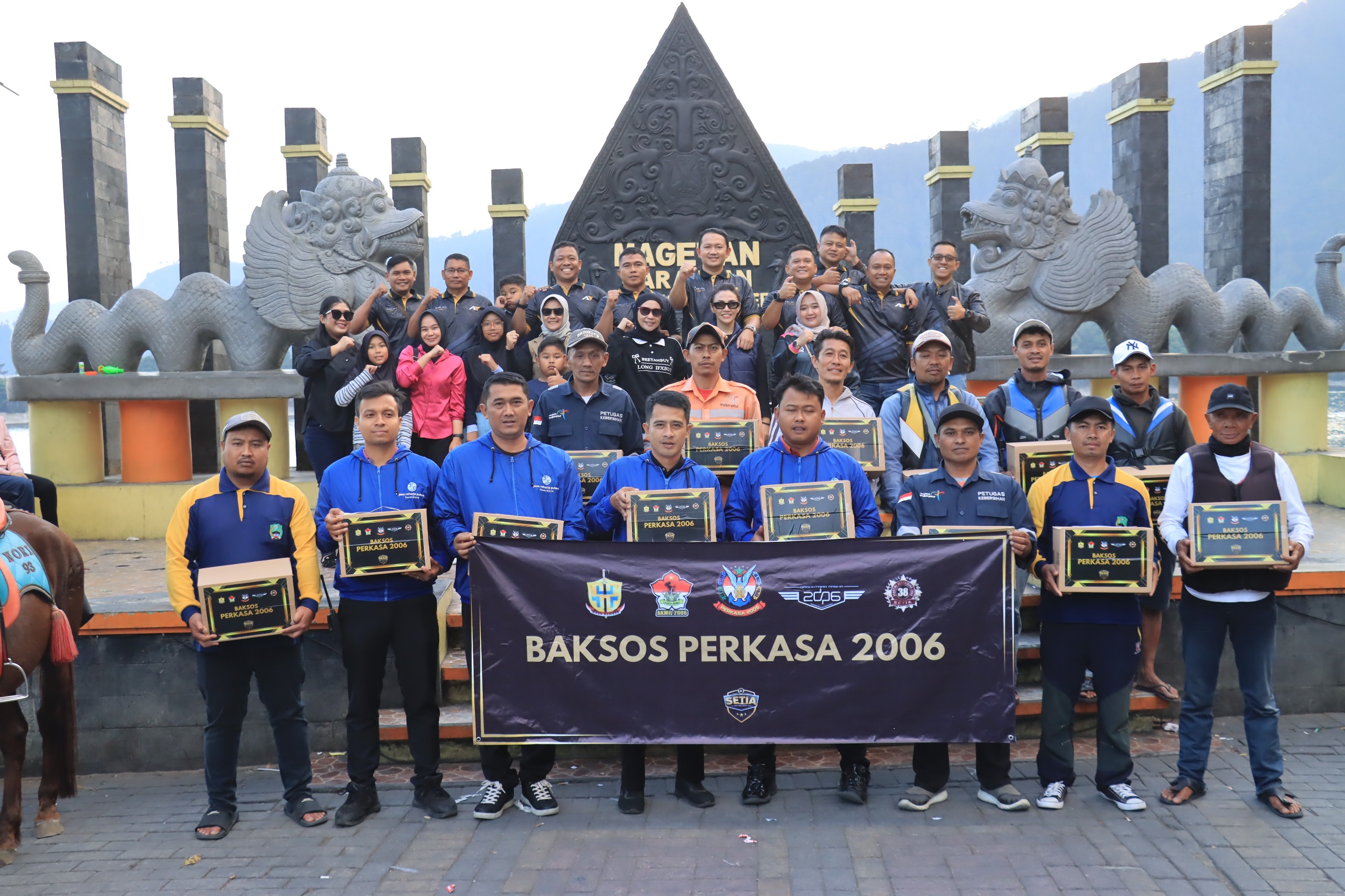 Sambut HUT ke-81 TNI, Lulusan Akademi TNI - Polri 2006 Perkasa yang berdinas di Kabupaten Magetan Gelar Touring Kamtibmas dan Baksos di Sarangan