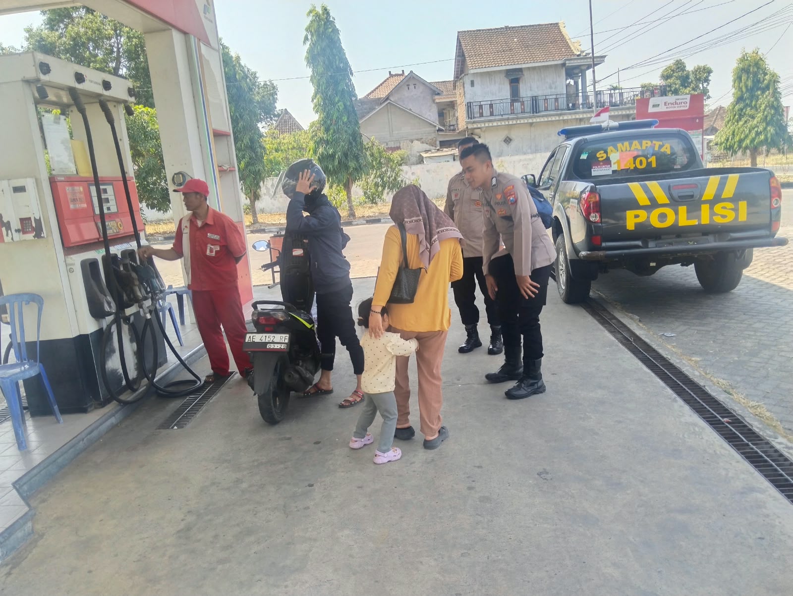 Patroli Siang Polsek Parang Polres Magetan Polda Jawa Timur Perkuat Pengawasan Titik Aktivitas Warga, Cegah 3C dan Penipuan Online